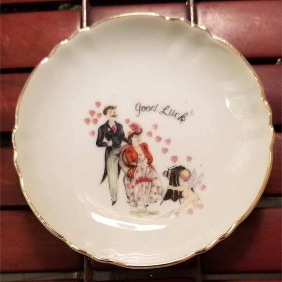 Vintage Four Mini Porcelain Plates Featuring Victorian Couple & Romantic Phrases - Picture 4 of 6
